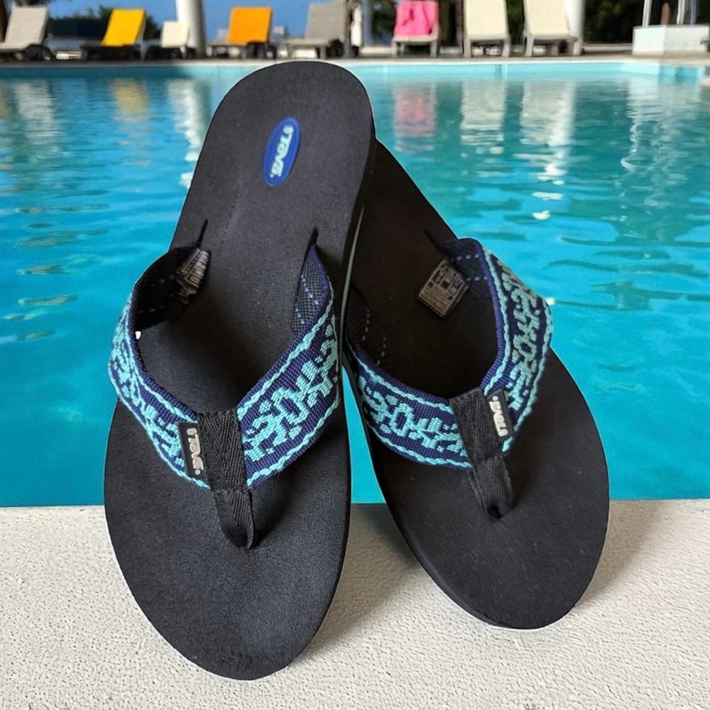 Teva Black flip flop Sandal with Navy Blue/aqua blue Patterned Straps